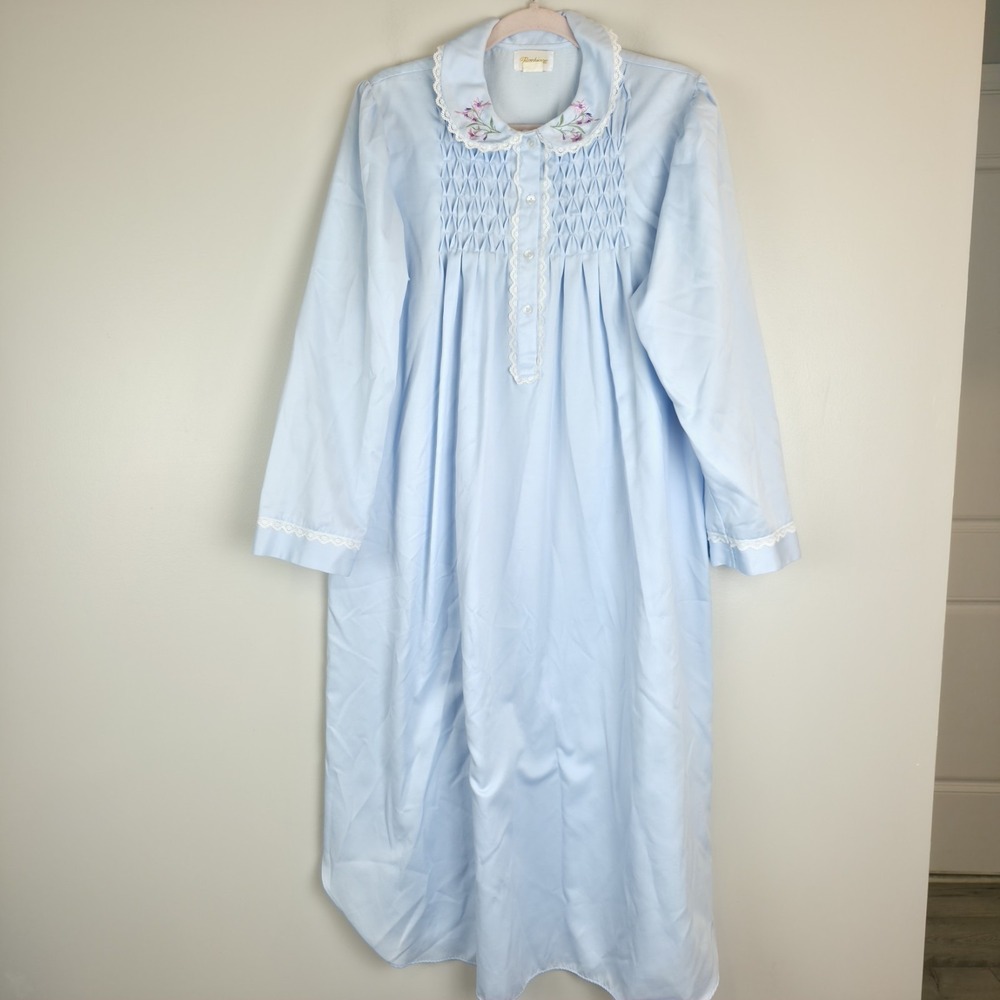 VTG Barbizon Light Blue Long Sleeved Nightgown Largr Embroidery Buttons Collar.